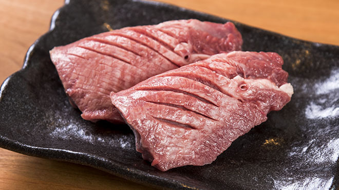 広島牛焼肉 青ひげ - メイン写真:厚切り極上タン