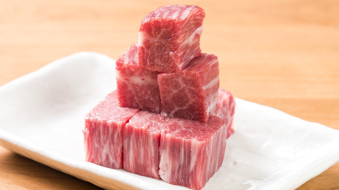 広島牛焼肉 青ひげ - メイン写真:青ひげサイコロステーキ