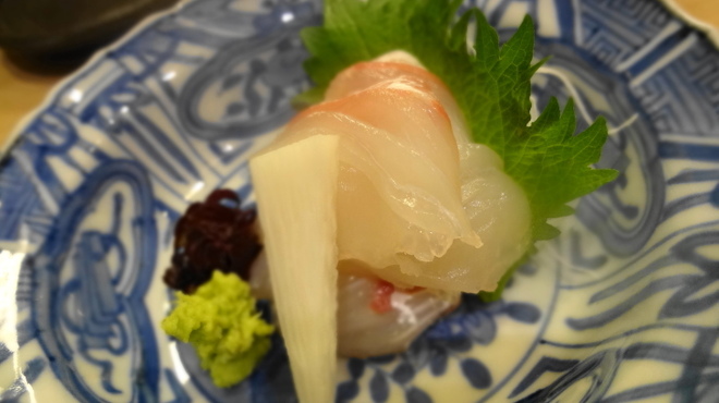 割烹　梅津 - 料理写真:春の関西といえば真鯛です！ コリコリと旨みとのバランスがよかった。