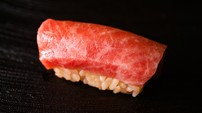 鮨 忠 - 料理写真:国産本鮪を使った至高の一貫