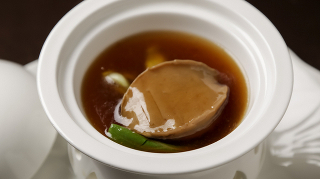 陳餐閣 - 料理写真:一度は食べたい大評判の「鮑の姿煮」
