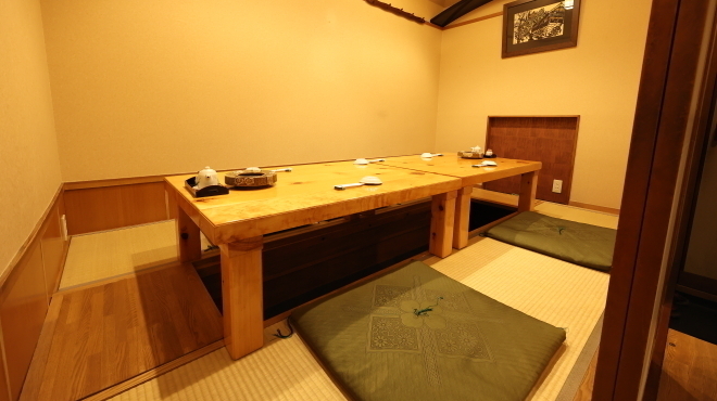 なごや寿し - メイン写真:掘りごたつ8名様まで