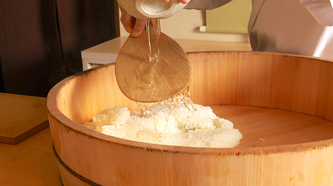 鮨 かぜのぎ - メイン写真:シャリ　調理シーン