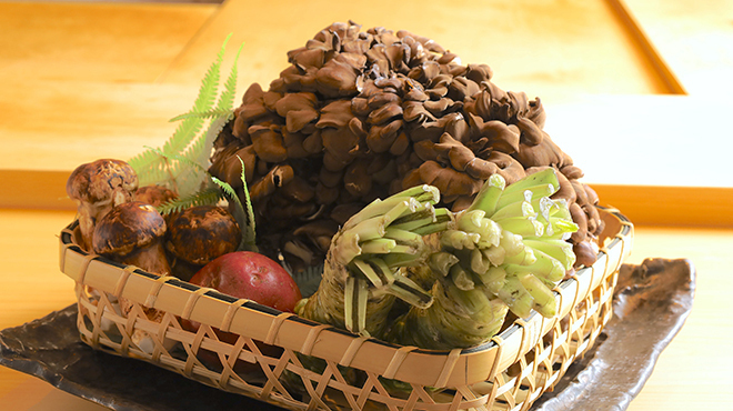 鮨 かぜのぎ - メイン写真:素材　松茸など