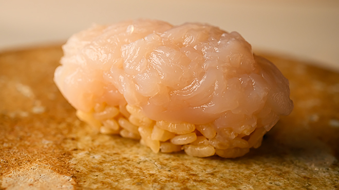 すし高橋宏輔 - メイン写真:ホタテ