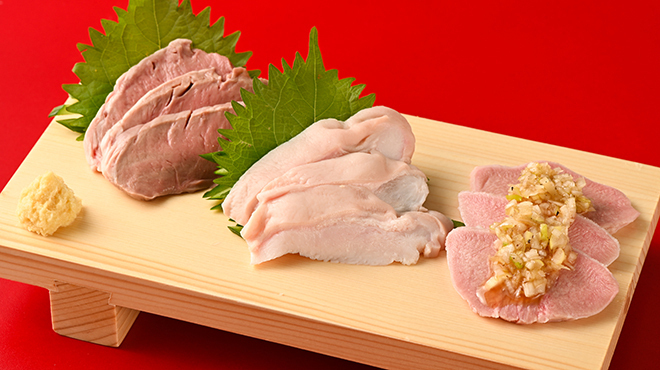 大衆ホルモン肉力屋 - メイン写真:新鮮内蔵盛り（ハツ、ガツ、タン）