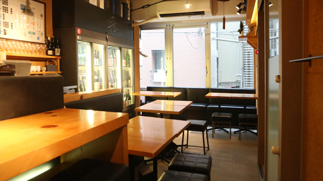 日本酒専門店 ぽんしゅ家 - メイン写真:テーブル