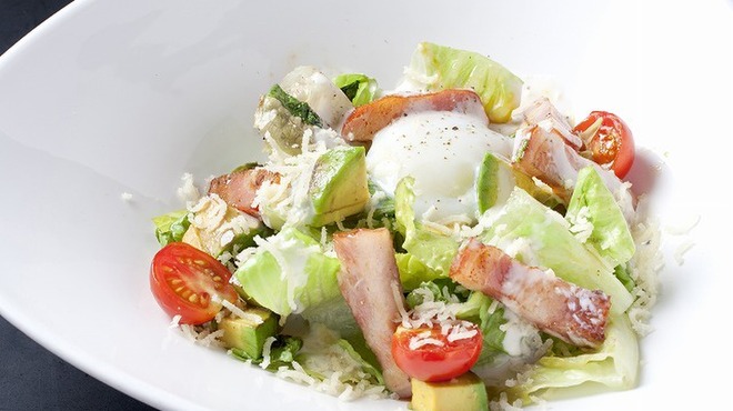 ぷれじでんと千房 - 料理写真:焼ロメインレタスのサラダ　半熟卵を絡めて