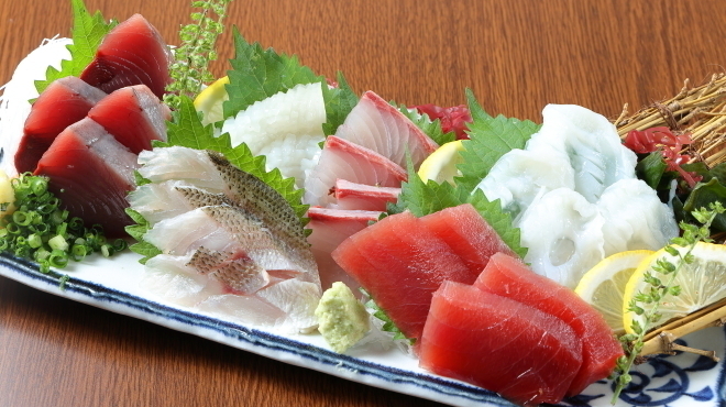 酒と肴と子ども食堂あら川 - メイン写真:刺身三人前