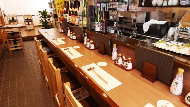 酒と肴と子ども食堂あら川 - メイン写真:カウンター