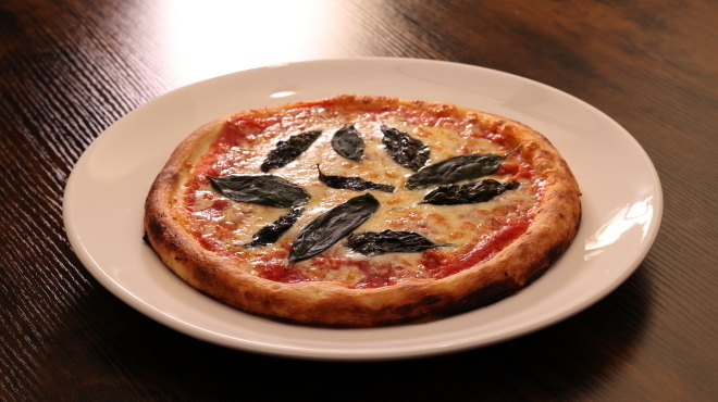 和バルトゥクヌーヴォ.N - メイン写真:400℃で焼き上げるナポリピッツア