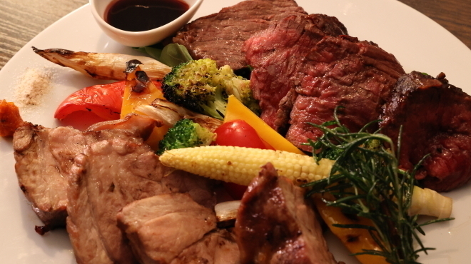 和バルトゥクヌーヴォ.N - メイン写真:炭火でゆっくりと火を入れていきます