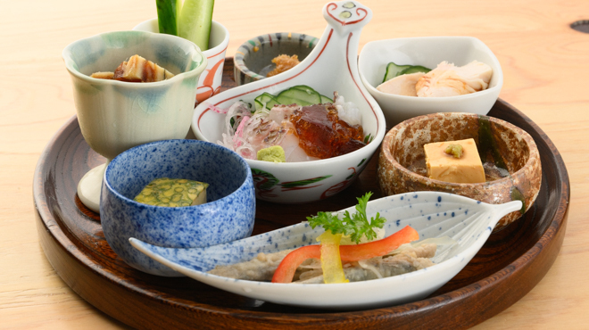 アテニヨル - メイン写真:アテの五種盛り