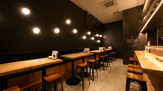 アテニヨル - メイン写真:テーブル席