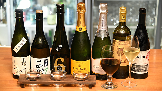 庵狐 - メイン写真:スペシャル飲み比べや国産ワインもグラスでたのしめます。