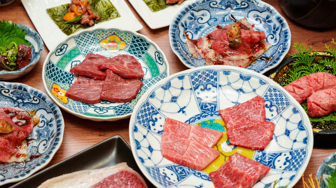 精肉卸問屋直営焼肉店 牛次郎 - メイン写真: