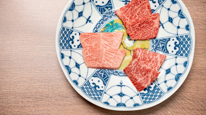 精肉卸問屋直営焼肉店 牛次郎 - メイン写真: