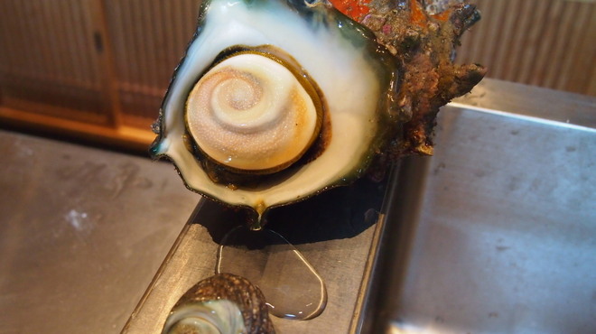 味工房まんま - 料理写真:普通のさざえと比較して下さい！