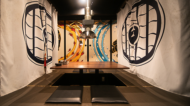 炭火焼肉 肉匠 黒部 新札幌店 - メイン写真:掘りごたつ席 最大5名×3 半個室