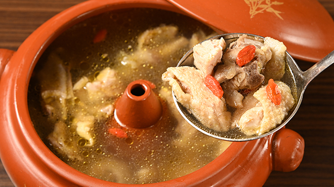 東盛餃子房 - メイン写真:気鍋鶏