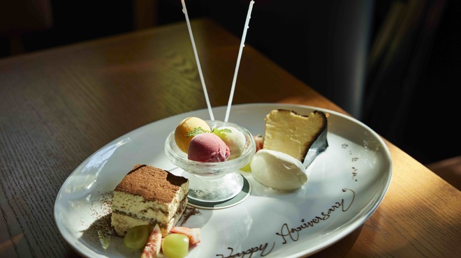 TWELVE GARDENS BAR&GRILL - メイン写真: