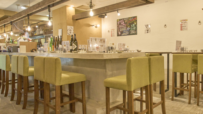 日本酒原価酒蔵 - 内観写真:カウンター席