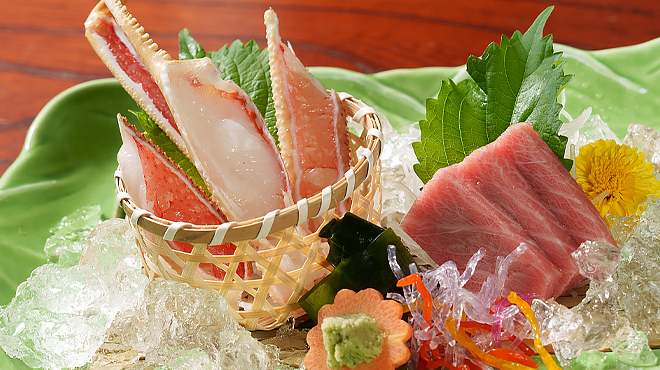 札幌かに本家 - メイン写真:流氷かに造り（本タラバ・ズワイ食べくらべ）