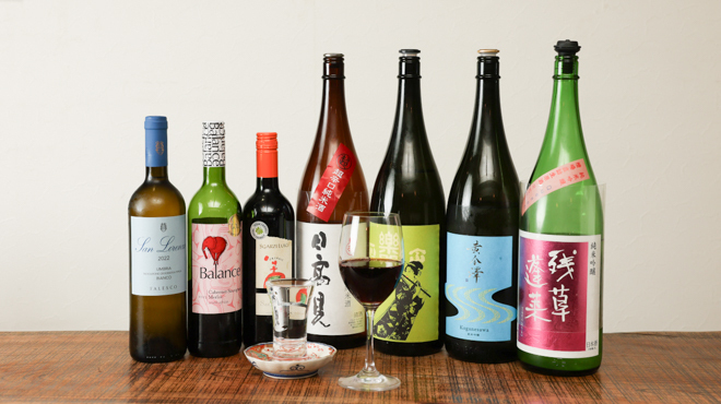 東屋きっちん - メイン写真:こだわり③ワイン飲み放題＆日本酒のみ比べ、ボトルグラス並べたもの