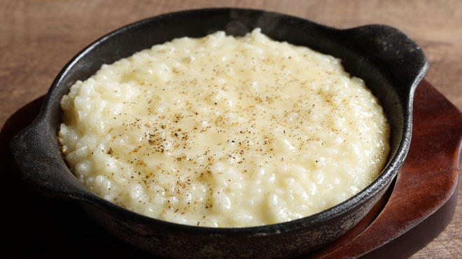 薪バルPERCA - メイン写真:鉄板焼きチーズリゾット 白トリュフ風味