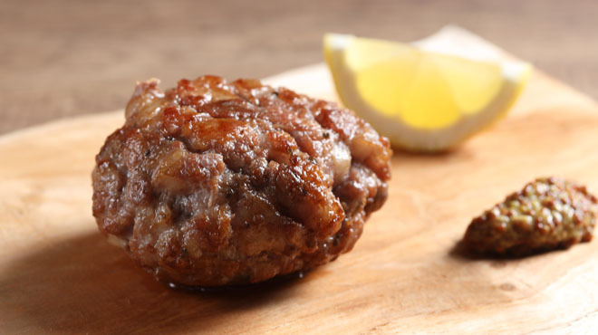 薪バルPERCA - メイン写真:薪焼き サルシッチャバーグ