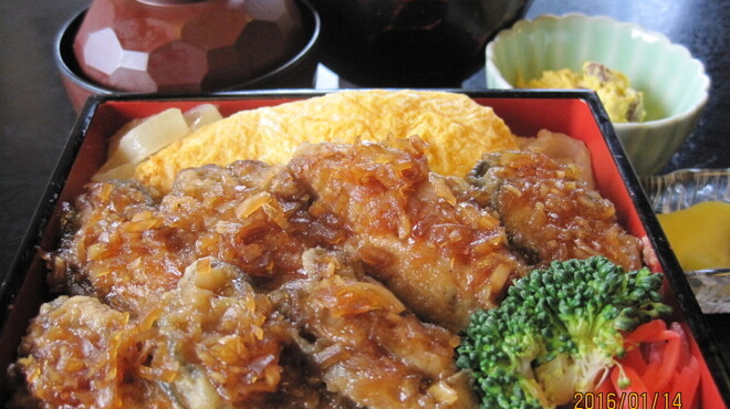 슌사이 코민카 유루리 - 굴 스테이크 덮밥