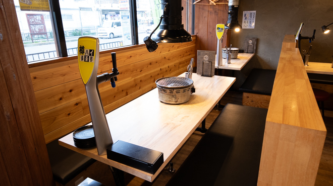 焼肉ホルモン かむら精肉店 - メイン写真:テーブル