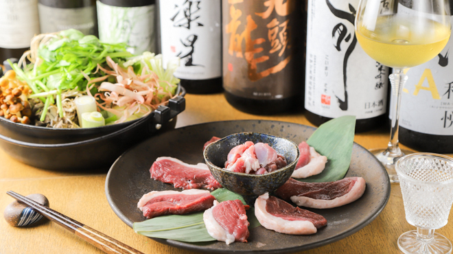 つきじ 文化人 - メイン写真:鴨鍋（宮城県蔵王鴨、芹入り）