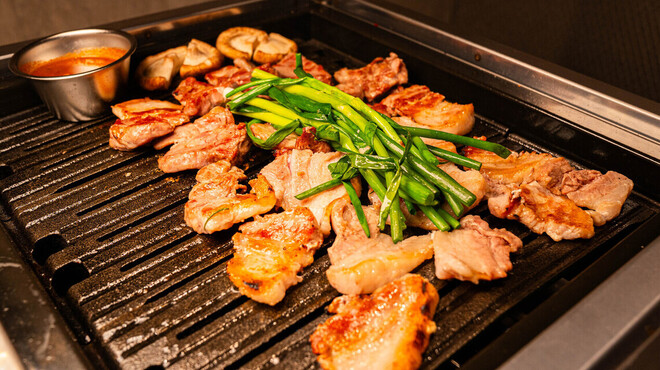 ヨプの黒豚屋 - メイン写真: