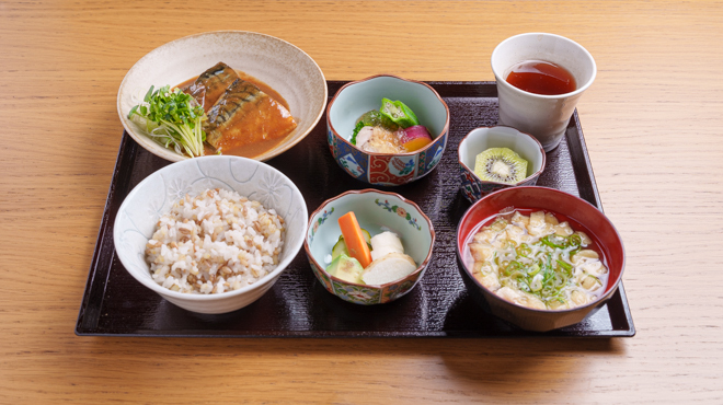 和風酒場 亀次郎 - メイン写真:サバのぬか味噌煮定食
