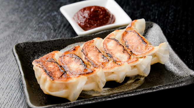餃子のネオ大衆酒場 ニューカムラ - メイン写真: