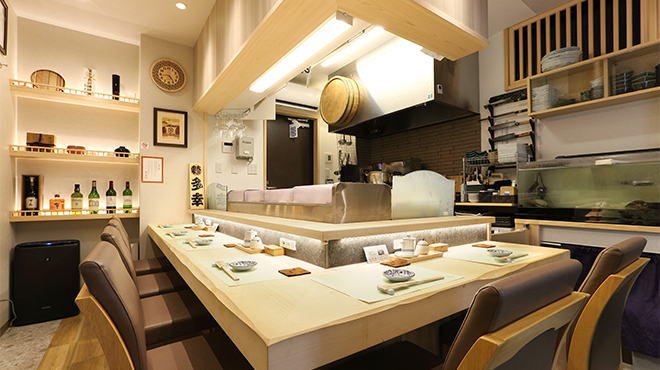 Sushi Takou - 吧台6个座位