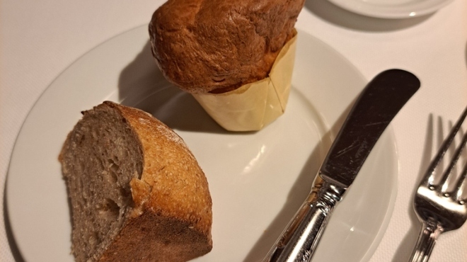 キングダム - 料理写真:パンは2種類。