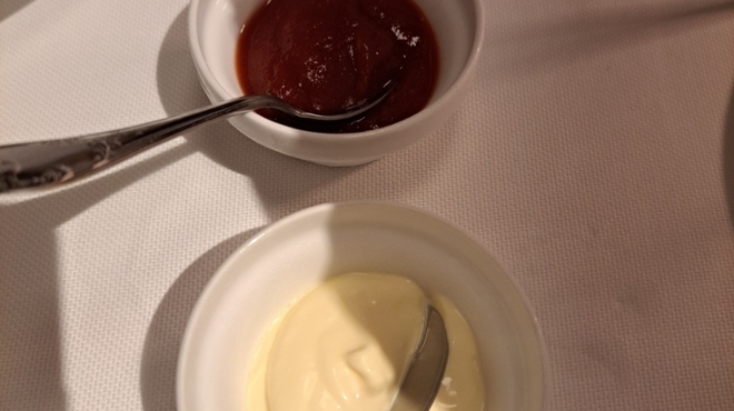 キングダム - 料理写真:アイオリとホースラディッシュ風味のカクテルソースで頂く。