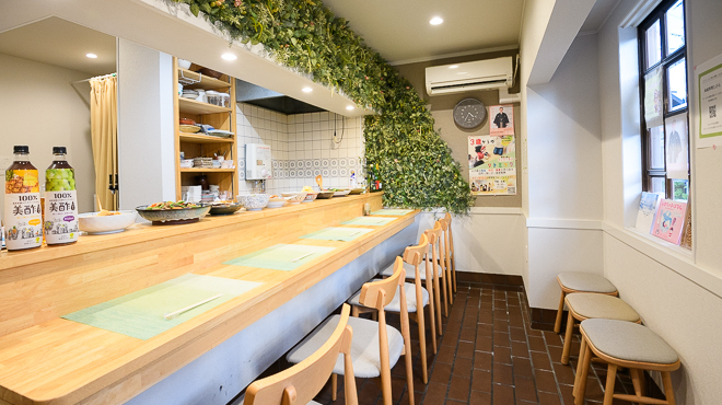 土鍋ご飯と家庭料理 とびら - メイン写真:おしゃべりがはずむ！カウンター