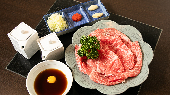 牛のいしざき - メイン写真:新鮮な牛肉の甘みと旨味を堪能できる薄切りレアステーキ