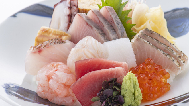 越前蟹の坊 - 料理写真:旬の海鮮ちらし丼