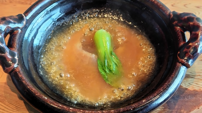 中国飯店 春秋 - 料理写真:春秋 砂鍋紅焼排翅