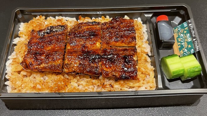 会席料理・ひつまぶし 雅 - 料理写真:炭火焼国産うなぎ弁当　ハーフ