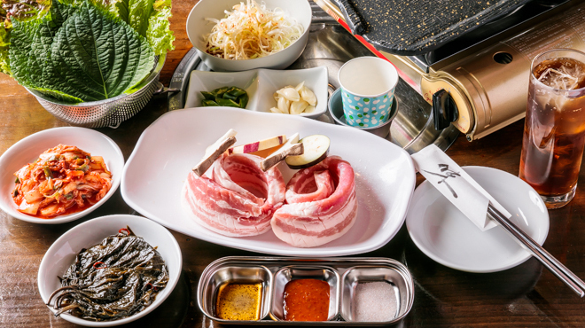 韓国焼肉 べいぶ - メイン写真:A厚切り豊熟もち豚　サムギョプサルセット（1人前150g）