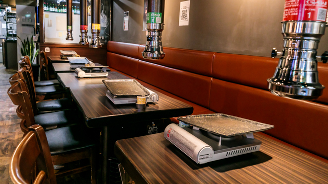 韓国焼肉 べいぶ - メイン写真:広々店内