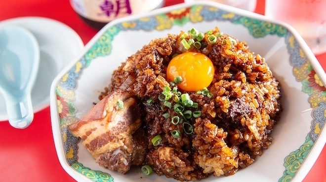 不乱人ノ下 - メイン写真:ラフテーチャーハンBLACK