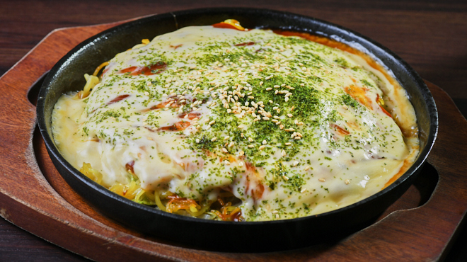 広島焼き とこしえ - メイン写真:とこしえチーズ焼き