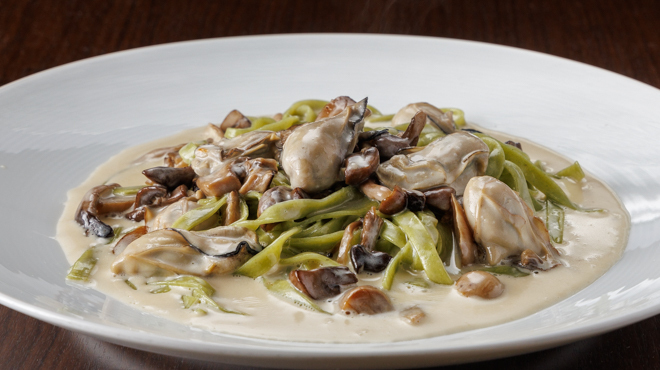 オステリア　オルカドーロ - メイン写真:カキ・木の子クリームソース　ホウレン草のタリアテッレ