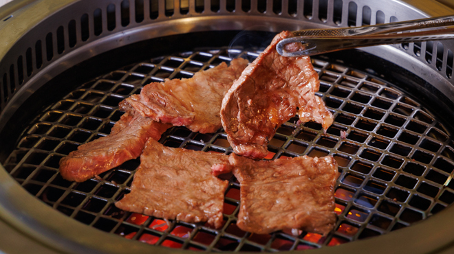 知多牛焼肉と馬肉 虹 - メイン写真:無煙ロースター